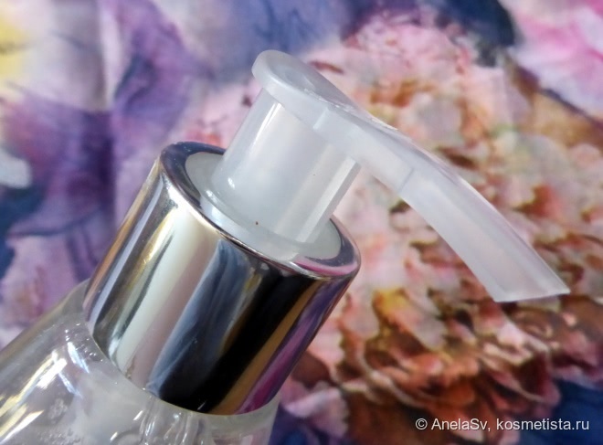 3 продукта от Selfbeauty: скраб для тела, шампунь для поврежденных волос и гель для душа для чувствительной кожи
