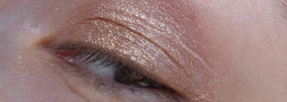 Фольга на веках! Essence Melted Chrome Eyeshadow #04 Steel the look & #08 Golden Crown