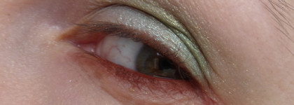 Essence Crystal Power Eyeshadow Palette