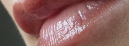 Легкие и незаметные: 2 масла для губ от Revolution