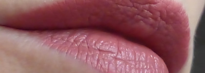 Классика среди матовых: Huda Beauty liquid matte Bombshell