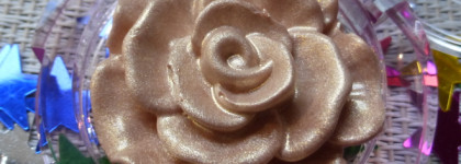 Цветочная красота: Essence aloha, babes! flower highlighter #01 Paradise. Glow. Repeat