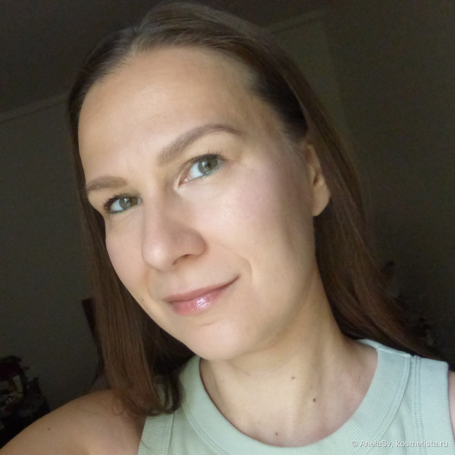 ЗДесь интенсивнее нанесен на верхнюю часть лба, остальное - по классической схеме