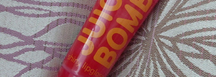 Sparkling Cosmo Palette: Блеск для губ Essence Juicy bomb 04 Crazy Cherry