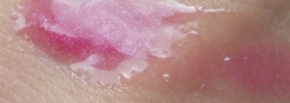 Sparkling Cosmo Palette: Блеск для губ Essence Juicy bomb 04 Crazy Cherry