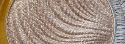 Лимитка Catrice Era of Senses: Aura Glam Bouncy Highlighter 010 Moonlit Sand, Peptide Bloss Glossy Lip Balm 020 Blissberry