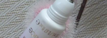 Catrice Alice in Wonderland: Aroma Serum Roll On, Diamond Haze Highlighter, Luminizing Compact Powder + бонус: Essence Lip Scrub