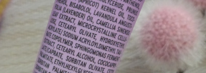 Catrice Alice in Wonderland: Aroma Serum Roll On, Diamond Haze Highlighter, Luminizing Compact Powder + бонус: Essence Lip Scrub