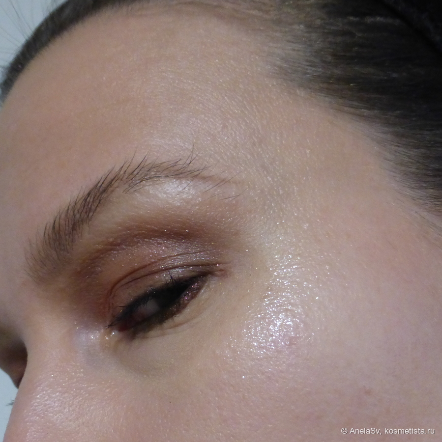 Под лампами