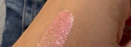 Хайповые новинки Essence The Jeans Club: Lipgloss 01 Gloss Up In Jeans & hydra kiss Lip Oil 107 Blue is The new Pink