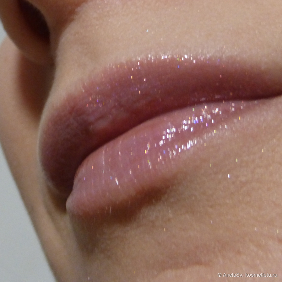 Под лампами