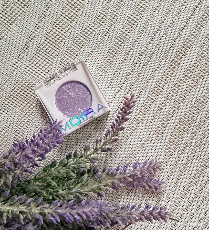 тени для век