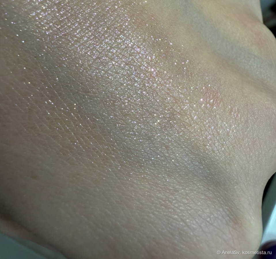 В искусствнном освещении