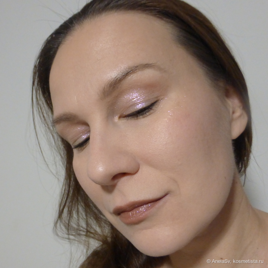 Хайлайтер на скулах и губах (на веках не он)