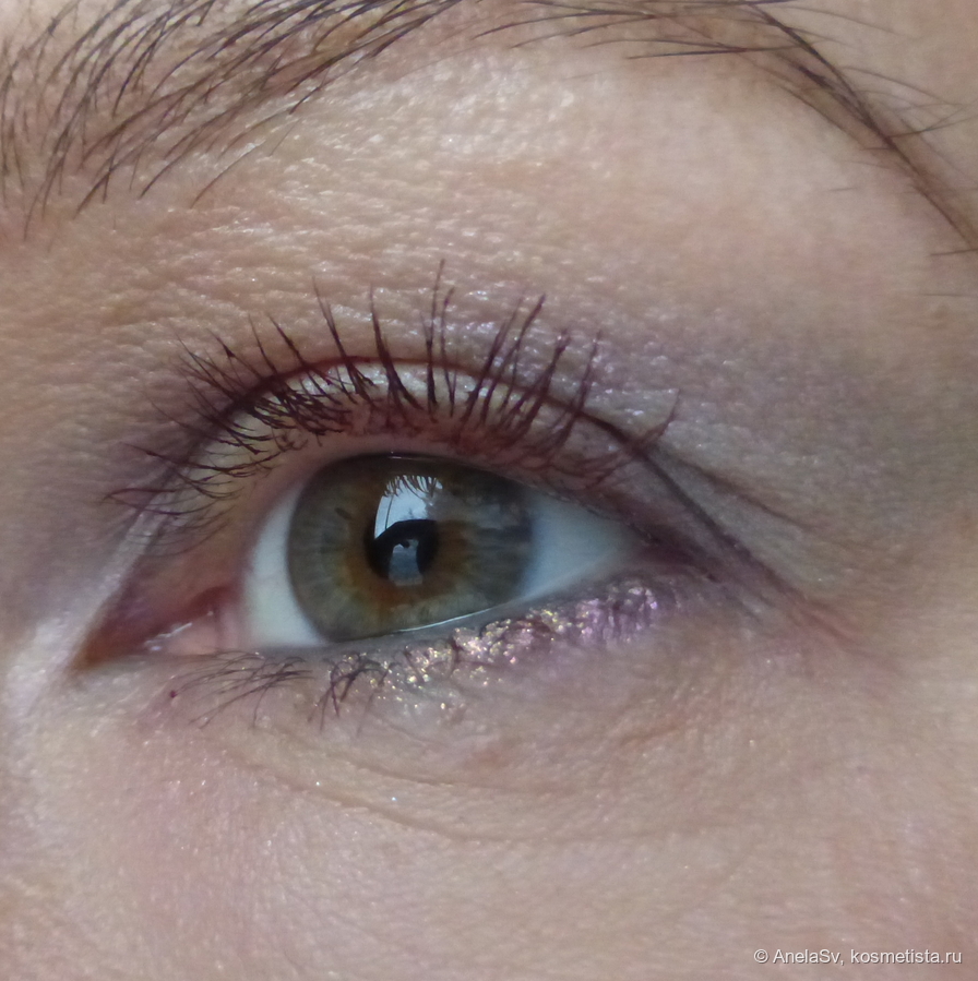 Тут на нижнее веко нанесла влажным способом, на верхнем веке что-то типа halo eye