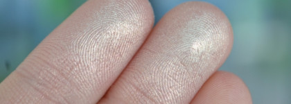 Загадочный и неземной. Хайлайтер Becca Shimmering Skin Perfector в оттенке Vanilla Quartz