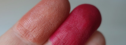 Картина маслом: помады Kiko Milano Charming Escape Luxurious Shiny Lipstick в оттенке 01 Natural Wheat и Luxurious Matte Lipstick в оттенке 05 Pinkish Lily