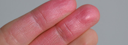 Одна из самых удачных бюджетных покупок этого года - румяна Catrice Cheek Lover Marbled blush в оттенке 010 Dahlia Blossom