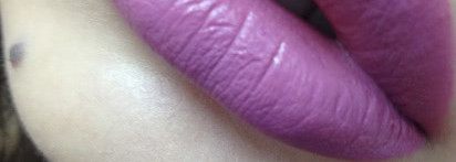 Лиловое молоко с помощью Inglot freedom system в оттенке 519, wet n wild megalast lipstick в оттенке 901B