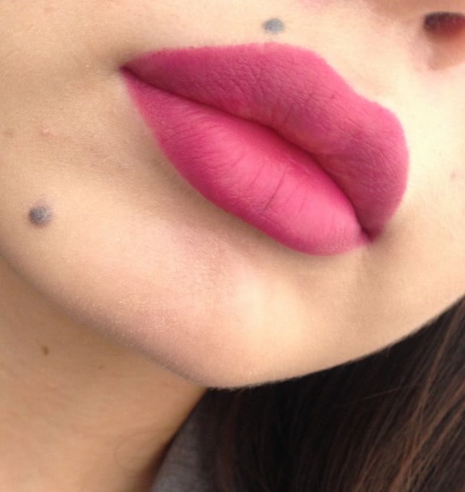 Когда карандаш заменяет помаду. Wet n wild Coloricon в оттенке 664C