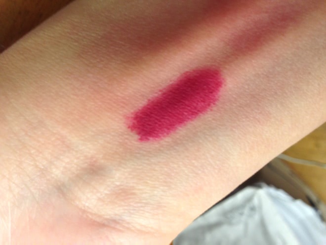 Когда карандаш заменяет помаду. Wet n wild Coloricon в оттенке 664C