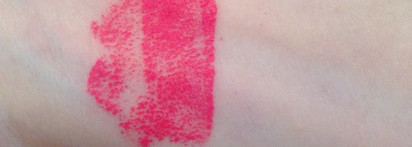 Неоновые губы с Sleek Matte me lip cream в оттенке Brink pink 432