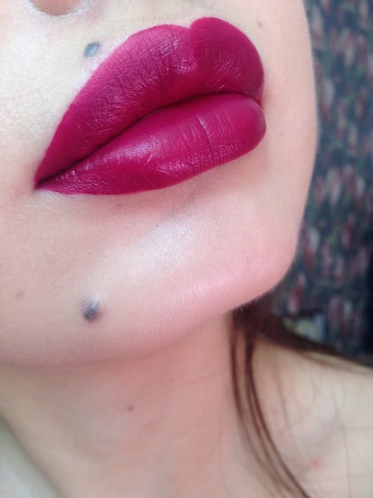 Кому вишенки? Матовая помада Karaja Lip Stay Soft Mat Velvety lipcream в оттенке 5