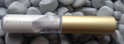 Becca Shimmering skin perfector Spotlight в оттенке Pearl