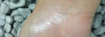 Becca Shimmering skin perfector Spotlight в оттенке Pearl