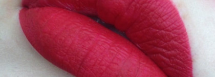 Прекрасный алый Cailyn Pure lust extreme matte tint + velvet в оттенке 37 notable