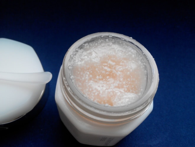 Крем-гель для век противоречивого качества Aupres Ultimate White Eye Gel