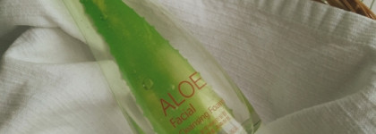 Ежедневное очищение кожи лица средством от Holika Holika.ALOE Facial Cleansing Foam