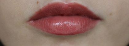 Губная помада Avon "Сияние цвета" в оттенках Vivid Cherry (Сочная вишня)  и Iced Mocha (Холодный мокко)