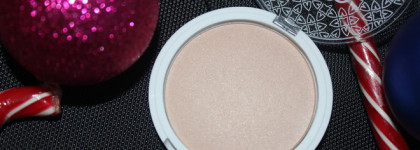 И мои руки добрались до самого известного бюджетного хайлайтера-Illuminique Highlighter в оттенке 310 от Estrade