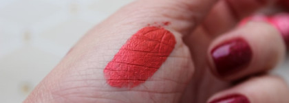 Прекрасная красная Lime Crime velvetines  Red hot