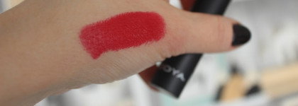 И снова красный! Помада Zoya Frankie