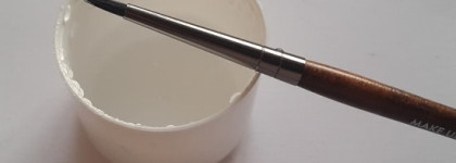 Рисуем стрелки с сухой подводкой от Just color aqua liner в оттенках W- 465 и W- 837