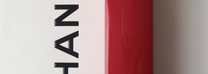 Ода красному. Рождественская коллекция Numéros Rouges, Chanel: Rouge Allure Velvet в оттенке №3