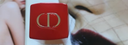 Такая необычная, но безумно красивая помада Rouge Dior Ultra Rouge # Ultra Tough