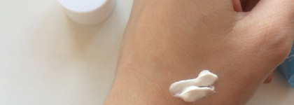 Clarins HydraQuench Cream-Mask & Kiehl's Rare Earth Deep Cleansing Masque