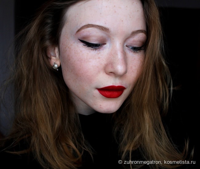 L'Oreal Color Riche Collection Exclusive Pure Reds в оттенке J Lo's Pure Red