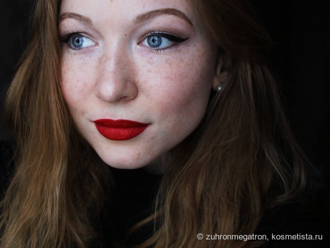 L'Oreal Color Riche Collection Exclusive Pure Reds в оттенке J Lo's Pure Red