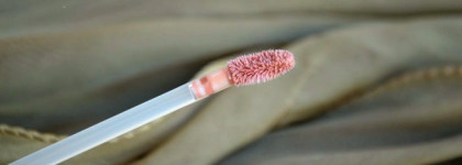 Нескучный бежевый. Essence: Блеск для губ Xxxl nude #06 soft almond и Контурный карандаш #11 in the nude