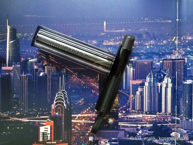 Givenchy Rouge Interdit Vinyl 16 Noir Révélateur