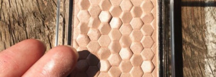 Мозаика от Catrice Nude Purism Pure Shimmer Highlighter