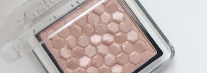 Мозаика от Catrice Nude Purism Pure Shimmer Highlighter