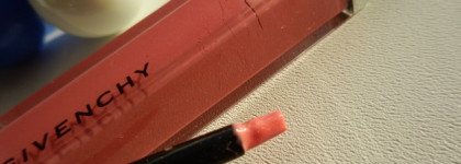 Интересный блеск Givenchy Gloss Interdit #01 Capricious Pink