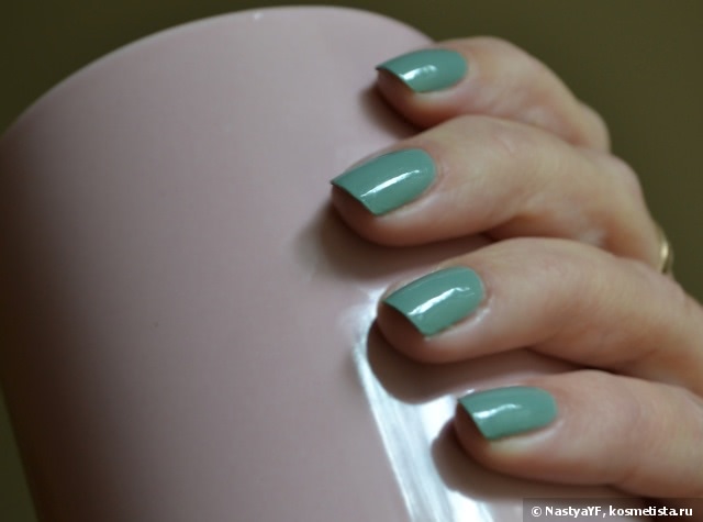 CND Vinylux Sage Scarf
