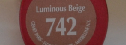 Нюдовая увлажняющая помада Hydra Extreme от Maybelline, в оттенке 742