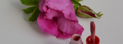 Губы от Armani: классический красный или повседневный розовый?